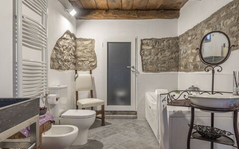 Orazio Liberty House,Lunigiana, Nature: Proprietà, Specchio, Cornice, Idraulico Fixture, Viola, Architettura, Interior Design, Pavimento, Pavimentazione, Bagno
