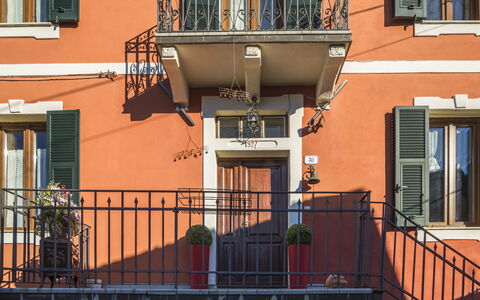 Orazio Liberty House,Lunigiana, Nature: Costruzione, Finestra, Giorno, Proprietà, Pianta, Azzurro, Legna, Infrastruttura, Arancia, Porta