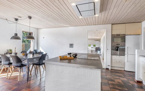 Iara - 500M from the Sea: Pavimentazione, Interior Design, Pavimento, Mobilia, Legna, Soffitto, Lampada, Pavimento In Legno, Cucina, Controsoffitto