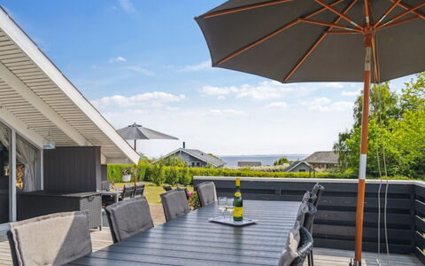 Bessi - 200M from the Sea: Mobilia, Interior Design, Pavimentazione, Pavimento, Soffitto, Camera, Sedia, Tavolo, Appartamento, Cucina & Sala Da Pranzo Tavolo