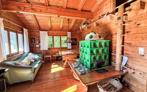 Ferienhaus Giselbrecht: Proprietà, Finestra, Legna, Interior Design, Divano, Costruzione, Pavimentazione, Pavimento, Soggiorno, Latifoglie