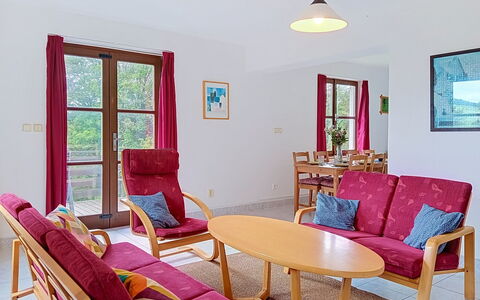 Green Valley Park Stárkov 3: Mobilia, Pavimentazione, Interior Design, Pavimento, Casa, Sedia, Appartamento, Pavimento In Legno, Soggiorno, Color Legno