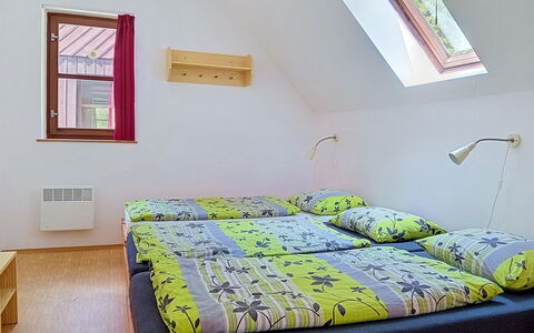 Green Valley Park Stárkov 3: Camera Da Letto, Letto, Legna, Interior Design, Pavimento, Pavimentazione, Camera, Lenzuolo, Mobilia, Bedding