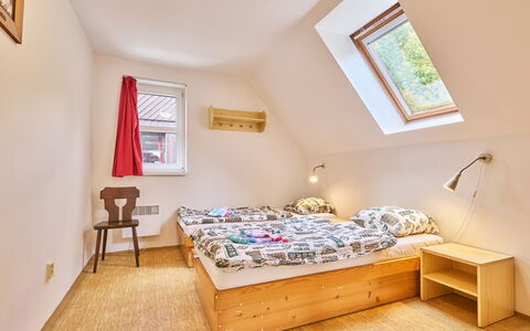 Green Valley Park Stárkov 5: Letto, Interior Design, Camera Da Letto, Mobilia, Pavimento, Legna, Pavimentazione, Bedding, Lenzuolo, Camera
