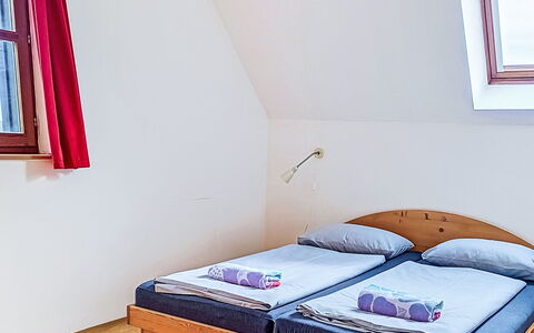 Green Valley Park Stárkov 14: Camera Da Letto, Legna, Letto, Mobilia, Interior Design, Pavimento, Pavimentazione, Lenzuolo, Bedding, Telaio Del Letto