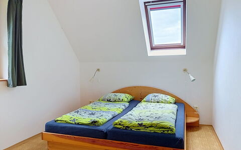 Green Valley Park Stárkov 16: Camera Da Letto, Legna, Letto, Pavimentazione, Pavimento, Interior Design, Mobilia, Bedding, Lenzuolo, Telaio Del Letto