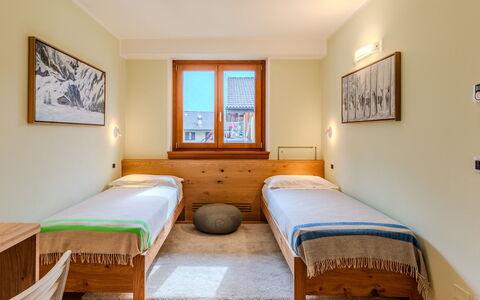 Val Genova: Interior Design, Pavimentazione, Pavimento, Legna, Mobilia, Soffitto, Letto, Camera Da Letto, Camera, Pavimento In Legno
