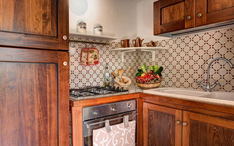 Villa Sorrentina With Panoramic Terrace: Cabinetry, Controsoffitto, Proprietà, Mobilia, Lavello, Costruzione, Rubinetto, Cucina, Legna, Illuminazione