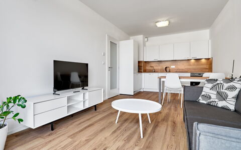 Plešivec: Mobilia, Tavolo, Costruzione, Comfort, Legna, Pavimentazione, Interior Design, Rettangolo, Pavimento, Soggiorno