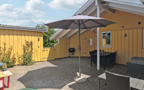 Halla - 250M from the Sea: Legna, Casa, Tetto, Shade, Mobili Da Esterno, Materiale Composito, Color Legno, Deck, Giardino, Villetta