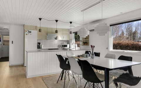 Diuri - 30Km from the Sea: Interior Design, Legna, Mobilia, Soffitto, Pavimentazione, Cucina, Cucina & Sala Da Pranzo Tavolo, Lampada, Pavimento, Casa