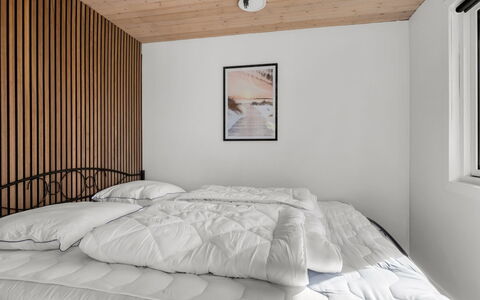 Diuri - 30Km from the Sea: Letto, Camera Da Letto, Interior Design, Lenzuolo, Bedding, Legna, Soffitto, Mobilia, Pavimento, Biancheria