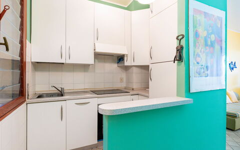 Il Nido sul Mare: Proprietà, Cabinetry, Lavandino Della Cucina, Verde, Lavello, Interior Design, Elettrodomestico Da Cucina, Architettura, Pavimentazione, Elettrodomestico