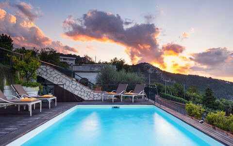 Villa Golfo Di Napoli With Private Pool: Acqua, Nube, Cielo, Pianta, Mobilia, Costruzione, Natura, Piscina, Azzurro, Albero