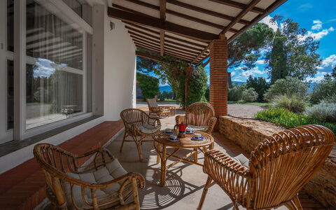Poggetti San Luigi Country Home Follonica: Pianta, Mobilia, Tavolo, Proprietà, Sedia, Shade, Mobili Da Esterno, Legna, Cielo, Albero