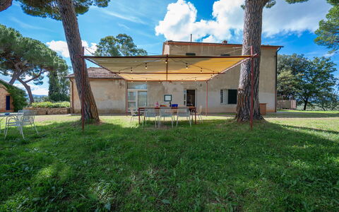 Poggetti San Luigi Country Home Follonica: Nube, Cielo, Pianta, Costruzione, Albero, Natura, Finestra, Casa, Lotto, Vegetazione
