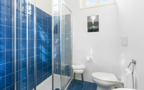 Poggetti San Luigi Country Home Follonica: Proprietà, Idraulico Fixture, Azzurro, Blu, Bagno, Viola, Interior Design, Costruzione, Gabinetto