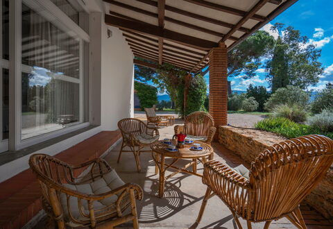 Poggetti San Luigi Country Home Follonica: Pianta, Mobilia, Tavolo, Proprietà, Sedia, Shade, Mobili Da Esterno, Legna, Cielo, Albero