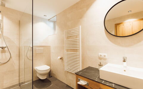 Himmelraich: Specchio, Idraulico Fixture, Proprietà, Fotografia, Lavello, Mobiletto Del Bagno, Bianca, Rubinetto, Lavandino Del Bagno, Bagno