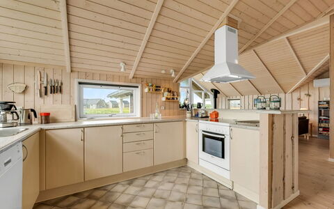 Märta - 250M from the Sea: Cucina, Interior Design, Pavimentazione, Legna, Soffitto, Controsoffitto, Pavimento, Cabinetry, Elettrodomestico Da Cucina, Mobilia