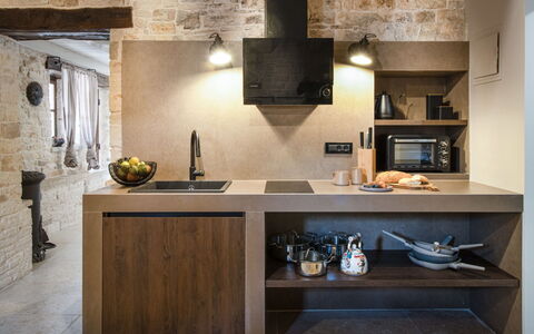 Botra Maria Luxury: Cabinetry, Controsoffitto, Proprietà, Mobilia, Legna, Scaffalature, Cucina, Interior Design, Cucina Stufa, Costruzione
