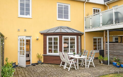 Maelle - 150M from the Sea: Finestra, Porta, Casa, Casa, Tetto, Villetta, Portico, Cortile, Estate, Sedia