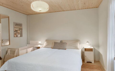 Maelle - 150M from the Sea: Mobilia, Interior Design, Letto, Camera Da Letto, Pavimentazione, Pavimento, Parete, Legna, Soffitto, Lenzuolo