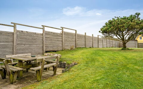 Maelle - 150M from the Sea: Legna, Recinzione, Shade, Plank, Home Scherma, Latifoglie, Landscaping, Mobili Da Esterno, Color Legno