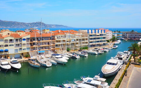Empuriabrava 124: Acqua, Cielo, Barca, Moto D'Acqua, Giorno, Proprietà, Costruzione, Blu, Azzurro