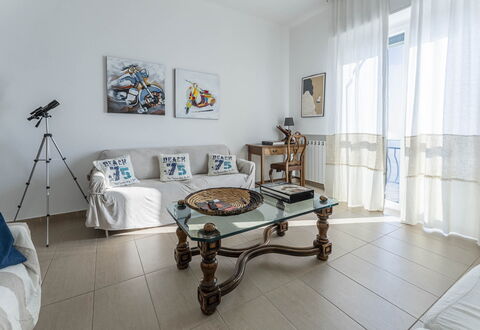 Breath-taking Portofino Promontory Seaview: Mobilia, Interior Design, Pavimentazione, Pavimento, Soffitto, Legna, Camera, Divano, Soggiorno, Tavolo