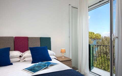 Apt Blu Mare Sorrento Coast: Blu, Costruzione, Comfort, Azzurro, Tessile, Legna, Shade, Architettura, Interior Design