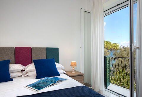 Apt Blu Mare Sorrento Coast: Blu, Costruzione, Comfort, Azzurro, Tessile, Legna, Shade, Architettura, Interior Design