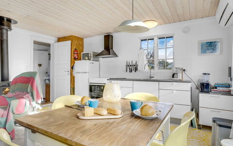 Aleta - 300M from the Sea: Mobilia, Interior Design, Appartamento, Pavimentazione, Pavimento, Tavolo, Sedia, Camera, Casa, Cucina & Sala Da Pranzo Tavolo