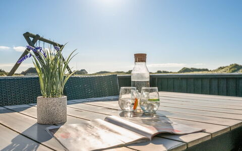 Jaana - 10M from the Sea: Legna, Casa, Portico, Deck, Latifoglie, Tetto, Color Legno, Pavimento In Legno, Eco Hotel