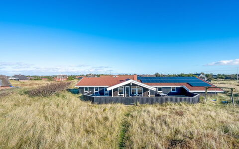 Jaana - 10M from the Sea: Legna, Casa, Portico, Deck, Latifoglie, Tetto, Color Legno, Pavimento In Legno, Eco Hotel