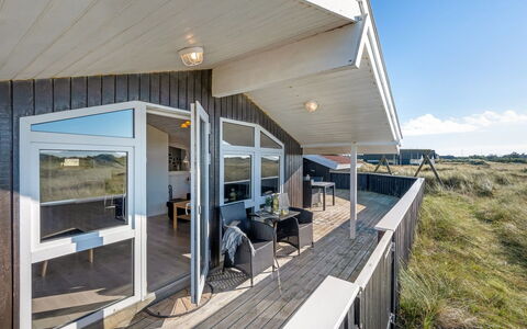 Jaana - 10M from the Sea: Legna, Casa, Portico, Deck, Latifoglie, Tetto, Color Legno, Pavimento In Legno, Eco Hotel