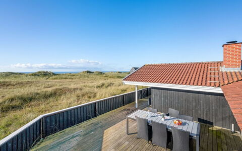 Jaana - 10M from the Sea: Legna, Casa, Portico, Deck, Latifoglie, Tetto, Color Legno, Pavimento In Legno, Eco Hotel