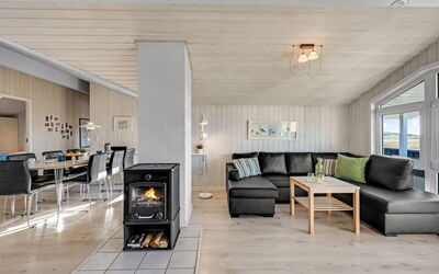 Jaana - 10M from the Sea