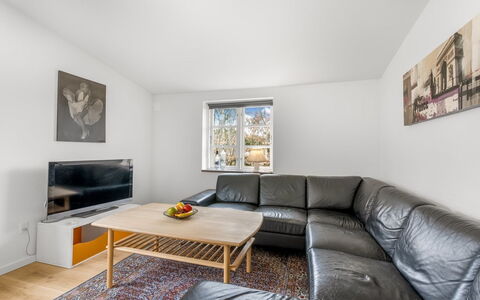 Agla - 2.5Km from the Sea: Divano, Mobilia, Interior Design, Legna, Pavimentazione, Pavimento, Soggiorno, Soffitto, Camera, Appartamento