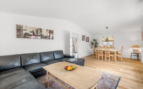 Agla - 2.5Km from the Sea: Mobilia, Divano, Interior Design, Pavimentazione, Pavimento, Legna, Soffitto, Soggiorno, Camera, Pavimento In Legno