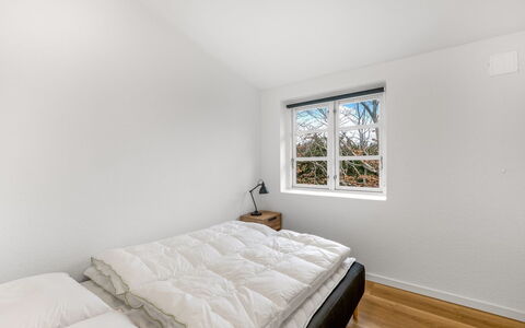 Agla - 2.5Km from the Sea: Camera Da Letto, Legna, Letto, Bedding, Lenzuolo, Soffitto, Pavimentazione, Interior Design, Pavimento, Biancheria