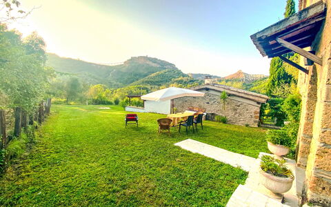 Dimora Bella Civita: Cielo, Pianta, Paesaggio Naturale, Ambiente Naturale, Lotto, Albero, Urban Design, Erba, Plain, Pascolo