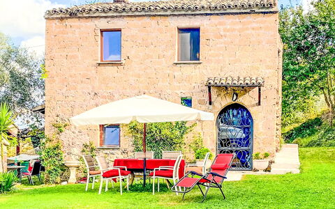 Dimora Bella Civita: Cielo, Pianta, Paesaggio Naturale, Ambiente Naturale, Lotto, Albero, Urban Design, Erba, Plain, Pascolo