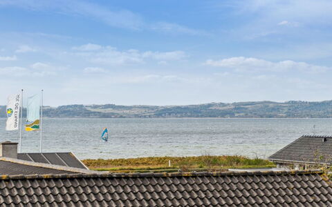 Elmeri - 200M from the Sea: Legna, Casa, Portico, Deck, Latifoglie, Tetto, Color Legno, Pavimento In Legno, Eco Hotel
