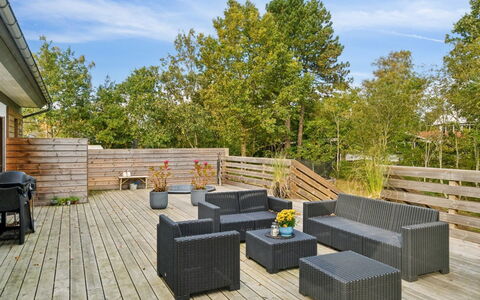 Elmeri - 200M from the Sea: Legna, Casa, Portico, Deck, Latifoglie, Tetto, Color Legno, Pavimento In Legno, Eco Hotel