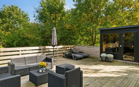 Elmeri - 200M from the Sea: Legna, Casa, Portico, Deck, Latifoglie, Tetto, Color Legno, Pavimento In Legno, Eco Hotel