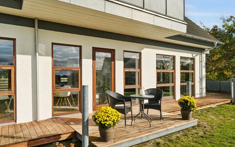 Elmeri - 200M from the Sea: Legna, Casa, Portico, Deck, Latifoglie, Tetto, Color Legno, Pavimento In Legno, Eco Hotel