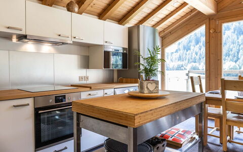 Chalet Ponturin: Mobilia, Cucina, Interior Design, Controsoffitto, Pavimentazione, Elettrodomestico Da Cucina, Legna, Soffitto, Apparecchio Major, Cabinetry