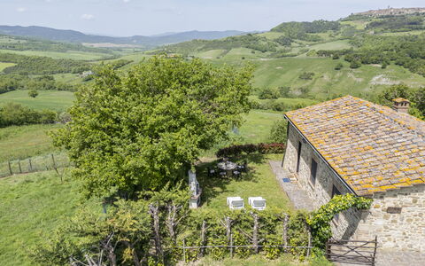 Marcigliana Cottage, Pool, Radicondoli: Pianta, Costruzione, Nube, Cielo, Paesaggio Naturale, Albero, Highland, Casa, Paesaggio, Groundcover