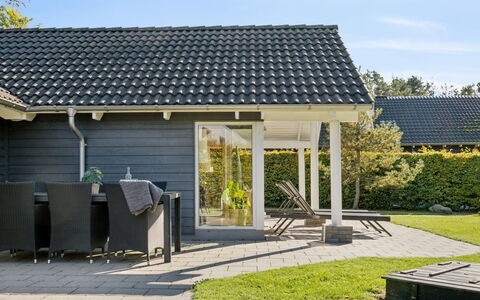 Solborg - 800M from the Sea: Casa, Casa, Porta, Tetto, Villetta, Estate, Giardino, Shade, Raccordo, Cortile